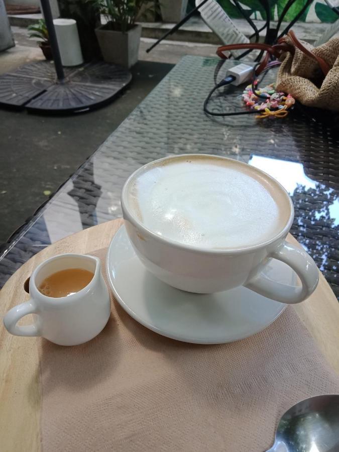 Jindabyne Cafe & Hostel Чиангмай Экстерьер фото