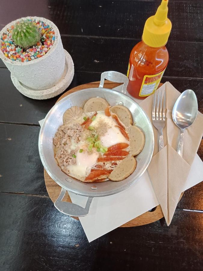 Jindabyne Cafe & Hostel Чиангмай Экстерьер фото